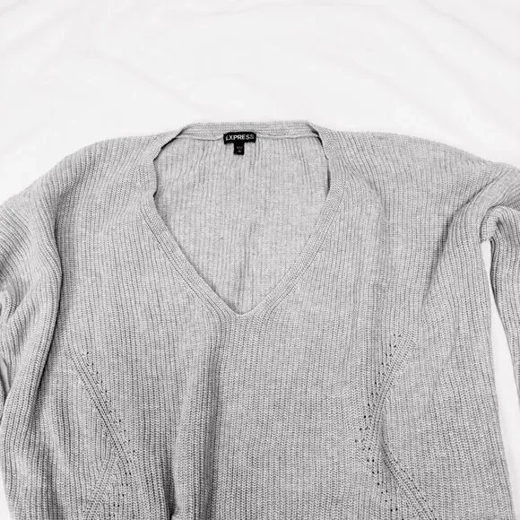 Express V-Neck Lightweight Knit Sweater | Gray | M - Picture 10 of 13